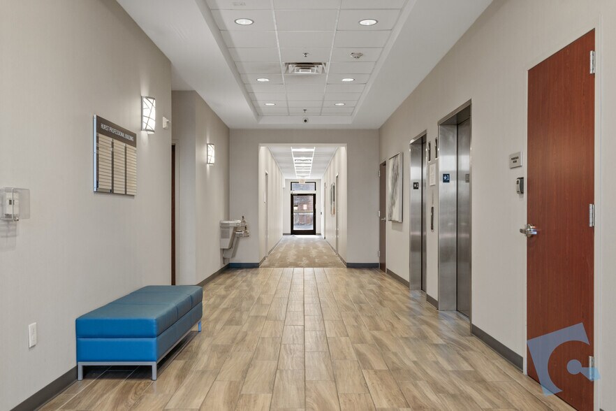 More Photos Of 809 W Harwood Rd, Hurst Medical For Lease