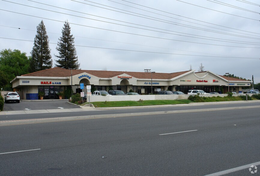 Primary Photo Of 2220 N Moorpark Rd, Thousand Oaks Unknown For Lease