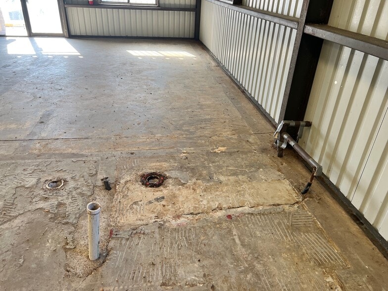 More Photos Of 2440 E Highway 377, Granbury Light Distribution For Sale