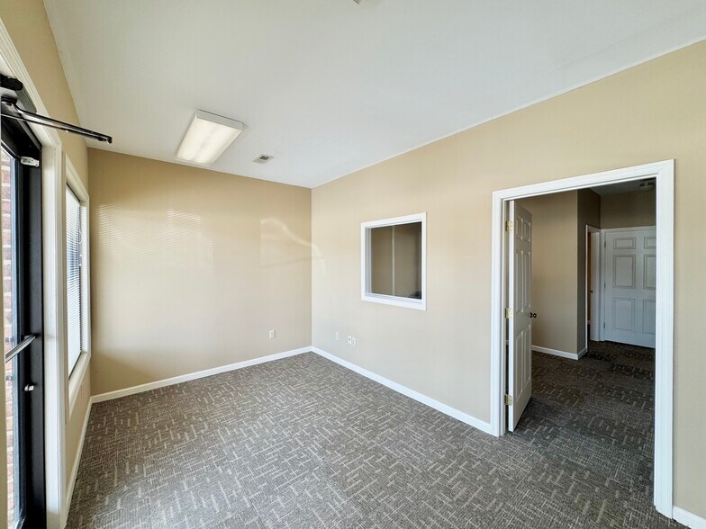 More Photos Of 1301-1385 W Danville St, South Hill Office For Lease