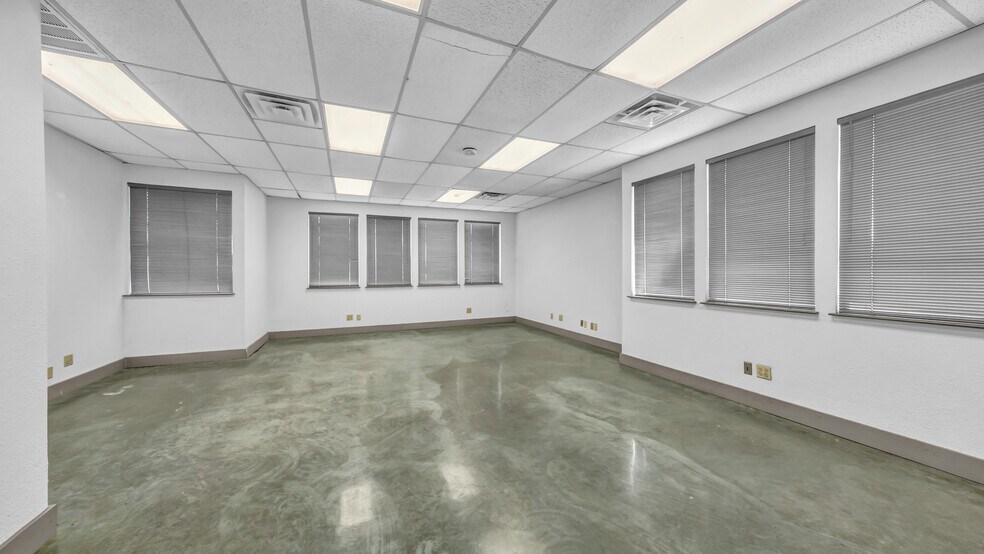 More Photos Of 5450 E Loop 820 S, Fort Worth Loft Creative Space For Sale