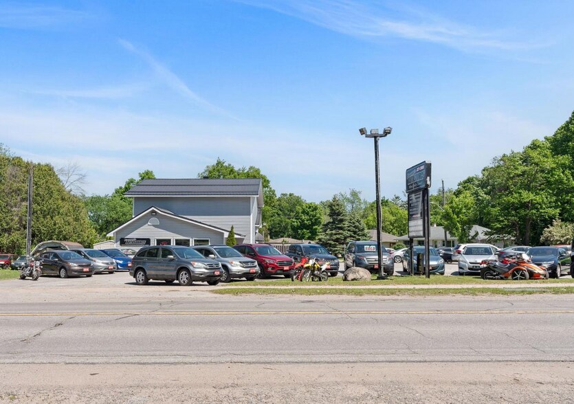 More Photos Of 444 Laclie St, Orillia Auto Dealership For Sale