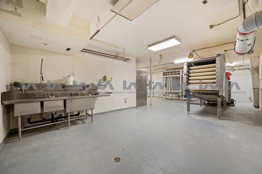 More Photos Of 2727 Dixon St, Port Coquitlam Industrial For Sale