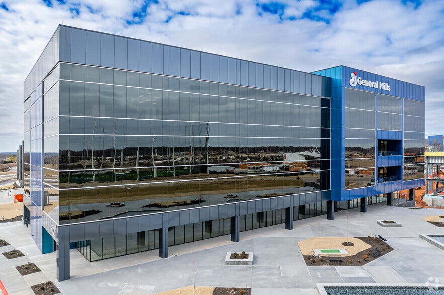 More Photos Of 5001 W Founders Way, Rogers Office For Lease