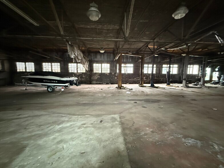 More Photos Of 22 Richmond Ave, Worcester Auto Repair For Sale