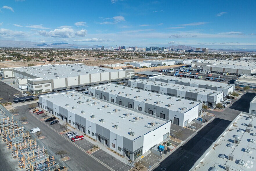More Photos Of 6728 W Sunset Rd, Las Vegas Flex For Lease