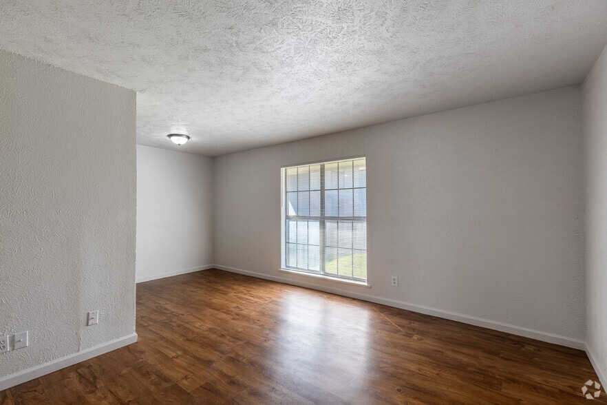 More Photos Of 101-121 S Bonnie Brae St, Denton Apartments For Sale