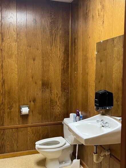 More Photos Of 4200 Maysville Rd, Commerce Light Distribution For Lease