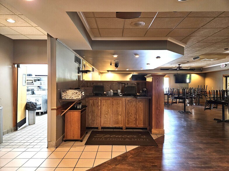 More Photos Of 5530 Gratiot Rd, Saginaw General Retail For Sale