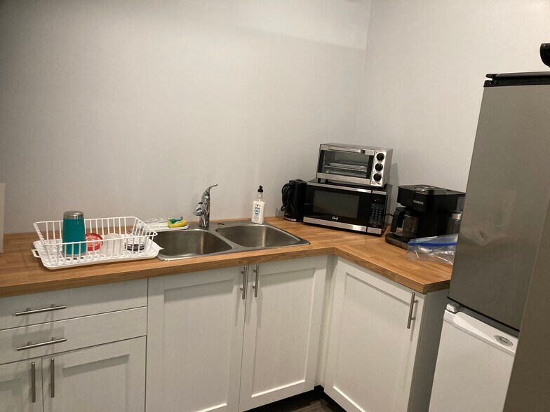 More Photos Of 800 Laurentian Dr, Burlington Warehouse For Sale