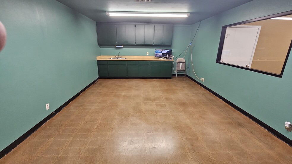 More Photos Of 1115 S Taylor Ave, Montebello Truck Terminal For Lease
