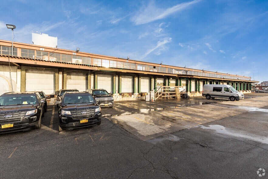 More Photos Of 460 Kingsland Ave, Brooklyn Truck Terminal For Lease