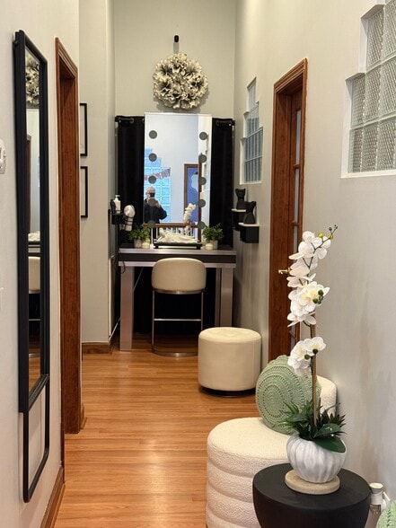 More Photos Of 5-7 Danbury Rd, Wilton Storefront Retail Office For Lease