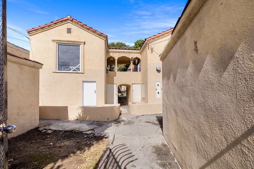 More Photos Of 1836 Lansdowne Ave, Los Angeles Multifamily For Sale