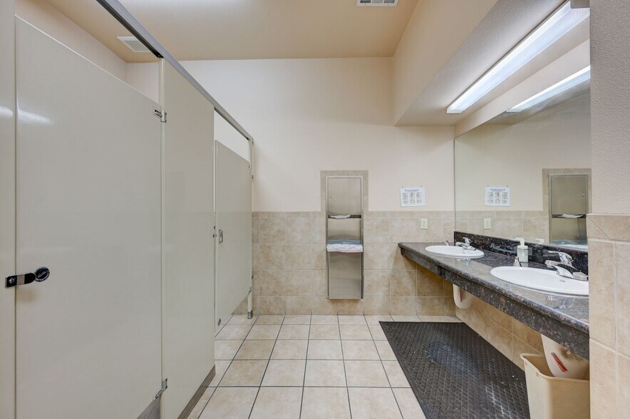 More Photos Of 6284 Spring Mountain Rd, Las Vegas Office For Sale