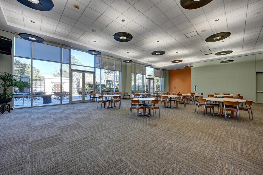 More Photos Of 4171 Essen Ln, Baton Rouge Office For Lease