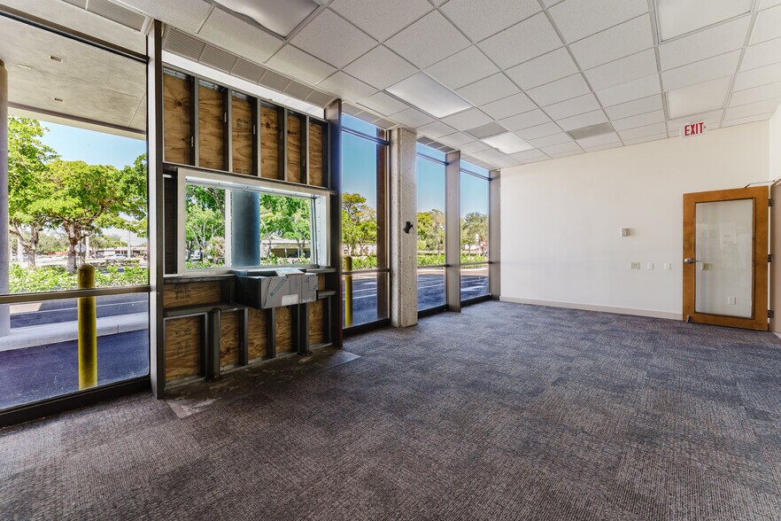 More Photos Of 990-1000 N Federal Hwy, Boca Raton Storefront Retail Office For Lease