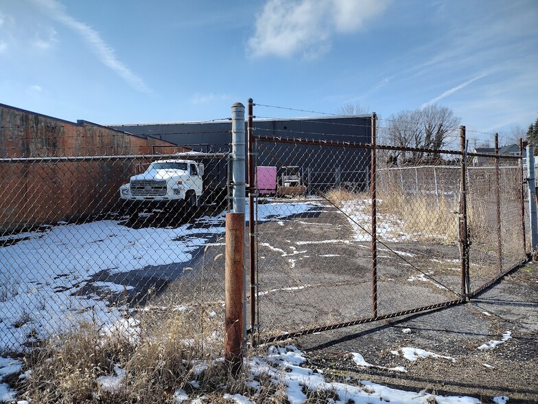 More Photos Of 1954-1956 Walnut St, Columbus Unknown For Lease