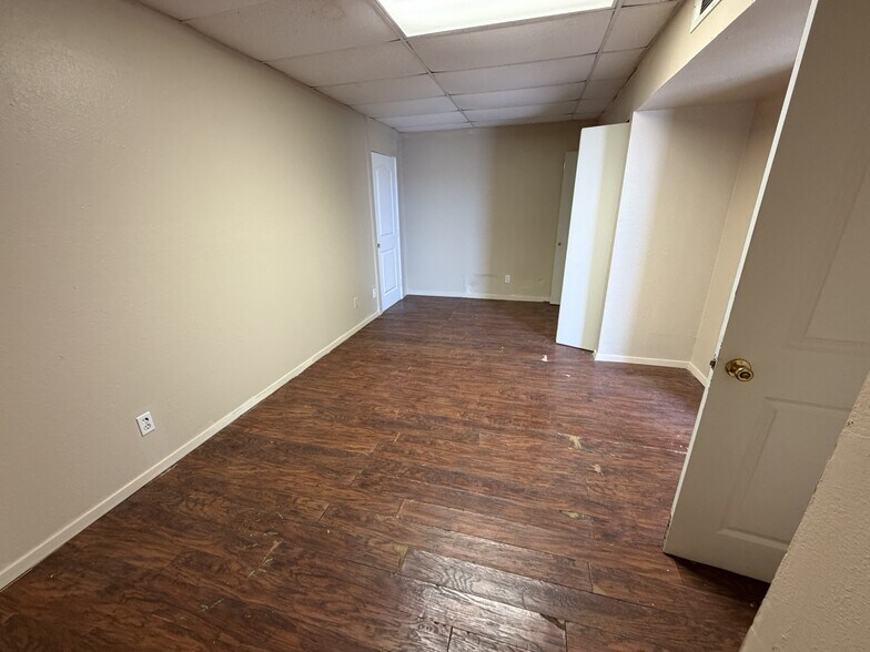 More Photos Of 7413 Wichita St, Fort Worth Self Storage For Lease