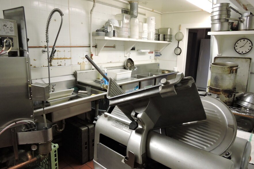 More Photos Of 7991 Route 31, Bridgeport Restaurant For Sale