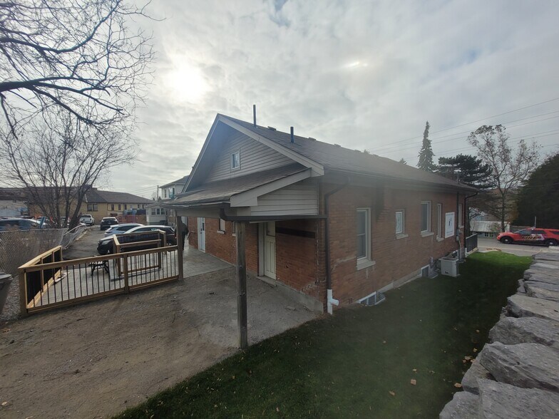 More Photos Of 23 Scugog St, Clarington Office For Sale