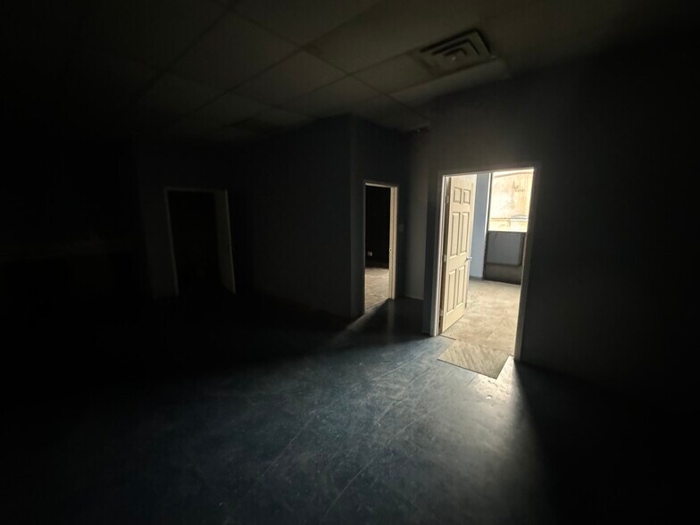 More Photos Of 5209 Davis Blvd, North Richland Hills Light Distribution For Lease