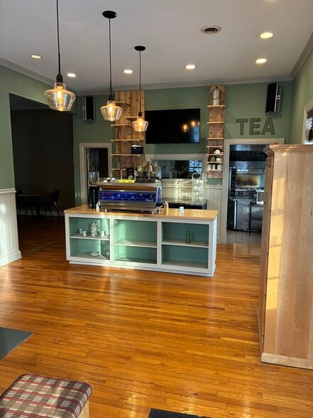 More Photos Of 1011 Hoosick Rd, Troy Storefront Retail Residential For Sale