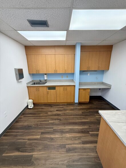 More Photos Of 908 S Parsons Ave, Brandon Medical For Lease