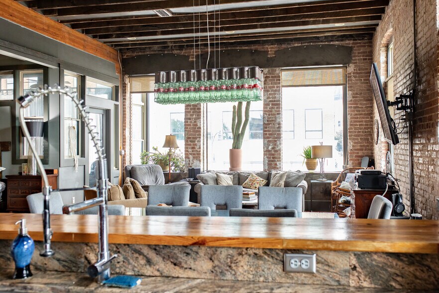 More Photos Of 112 18th St N, Birmingham Storefront For Sale