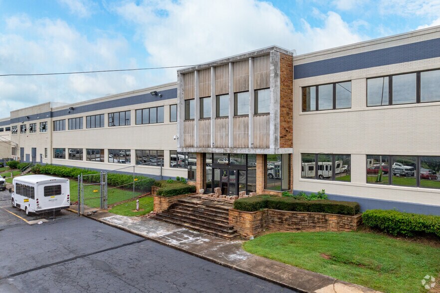 More Photos Of 2251 Sylvan Rd, East Point Warehouse For Lease