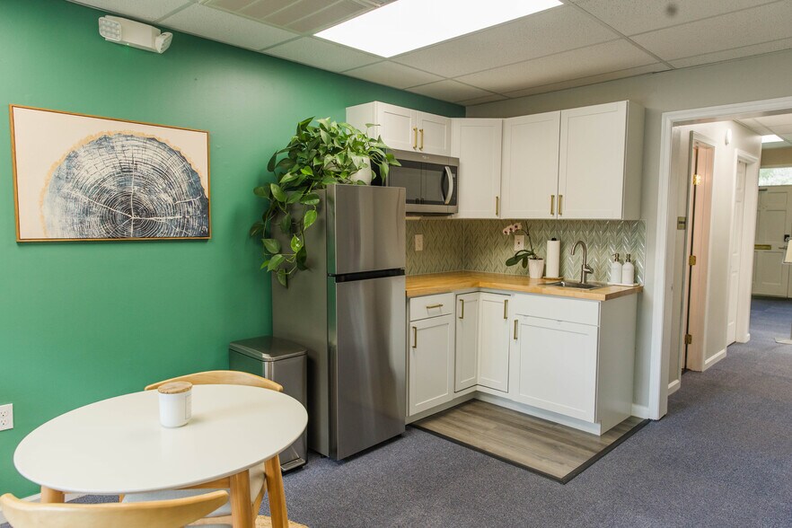 More Photos Of 1311 Jamestown Rd, Williamsburg Coworking Space