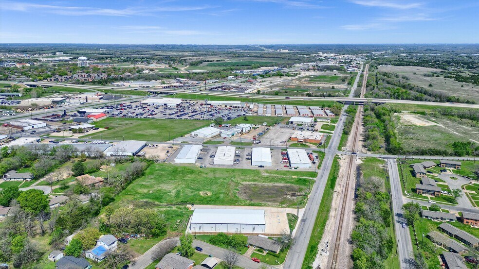 More Photos Of 2410 N Frisco Rd, Sherman Flex For Sale