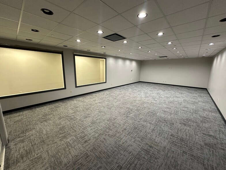 More Photos Of 3171 E Sunshine St, Springfield Office Residential For Lease