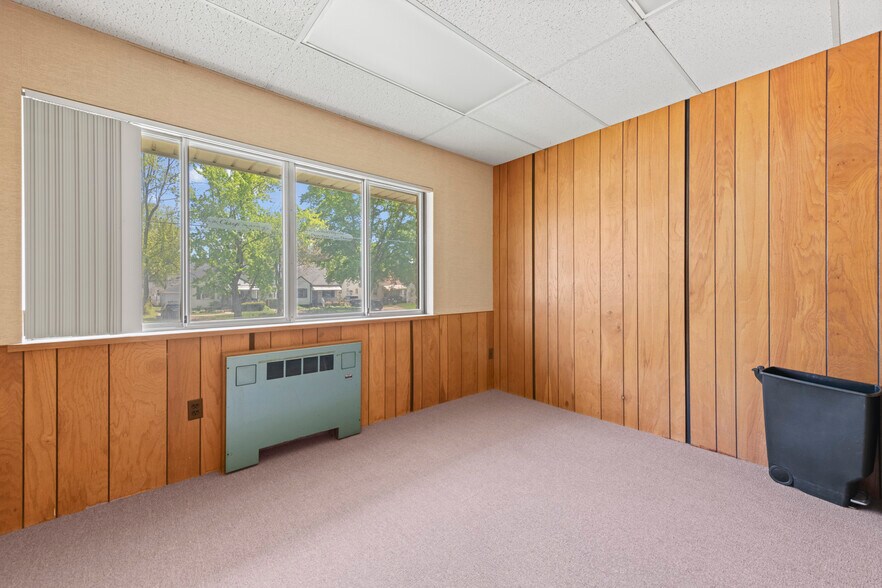 More Photos Of 28475 Greenfield Rd, Southfield Office For Sale