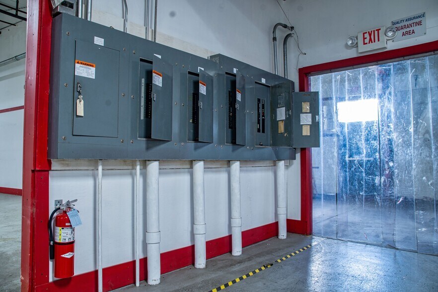 More Photos Of 825 Highway 151, Platteville Warehouse For Lease