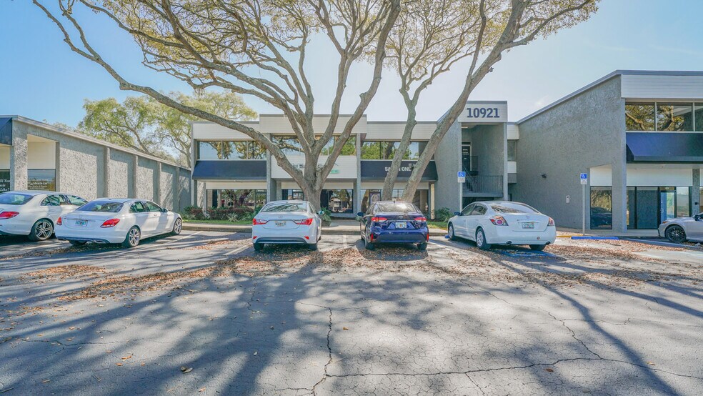 More Photos Of 10915-11009 N 56th St, Tampa Storefront Retail Office For Lease