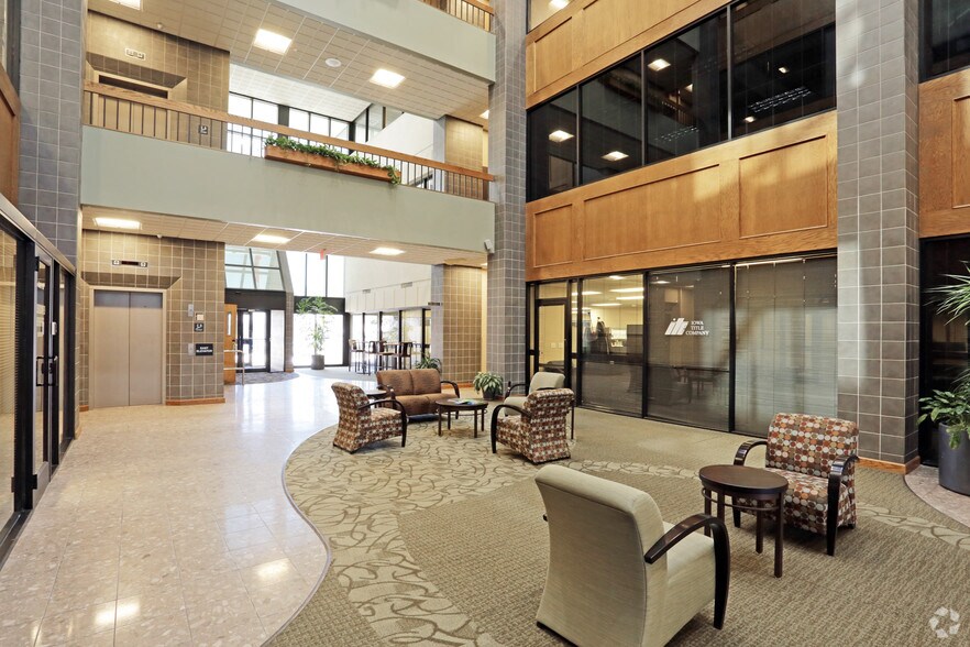 More Photos Of 1415 28th St, West Des Moines Office For Lease