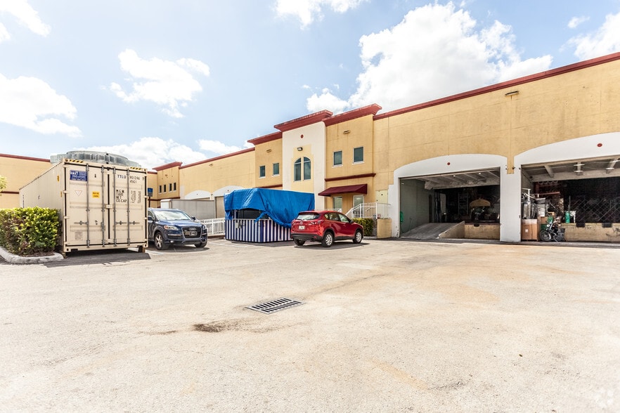 More Photos Of 3750 NW 114th Ave, Miami Warehouse For Lease