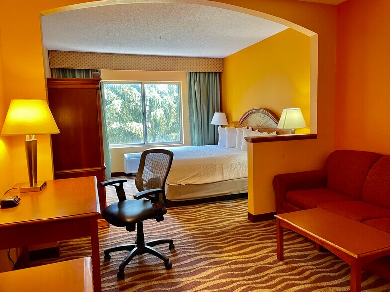 More Photos Of 1606 Central Ave, Albany Hotel For Sale