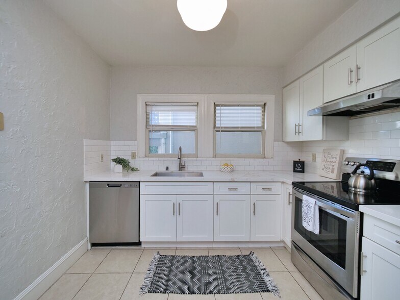 More Photos Of 1901-1903 H St, Sacramento Apartments For Sale