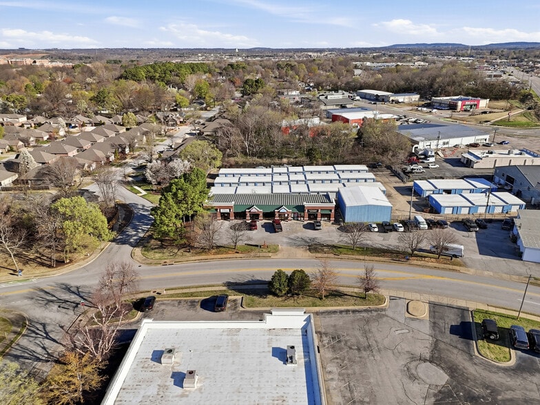 More Photos Of 380-392 E Sunbridge Dr, Fayetteville General Retail For Lease