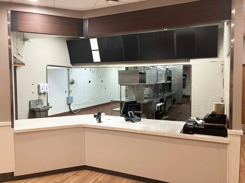 More Photos Of 6362 3 Mile Rd, Bay City Fast Food For Lease