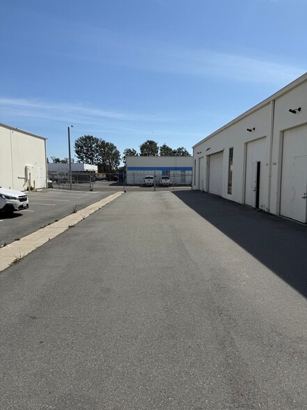 More Photos Of 1715-1753 E Borchard Ave, Santa Ana Manufacturing For Lease