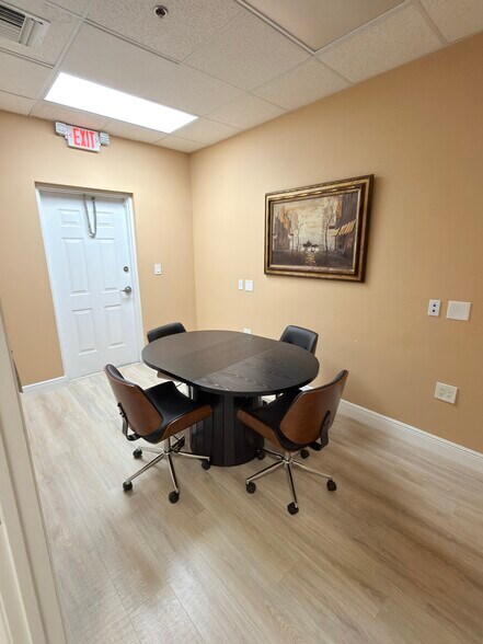More Photos Of 10189 Cleary Blvd, Plantation Medical For Lease