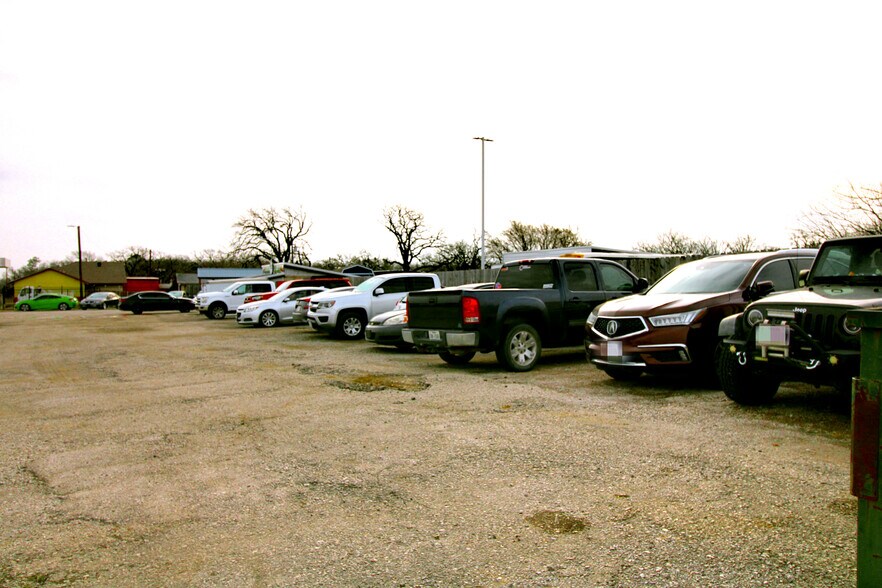 More Photos Of 4108 University Drive & Geesling rd, Denton Auto Dealership For Lease