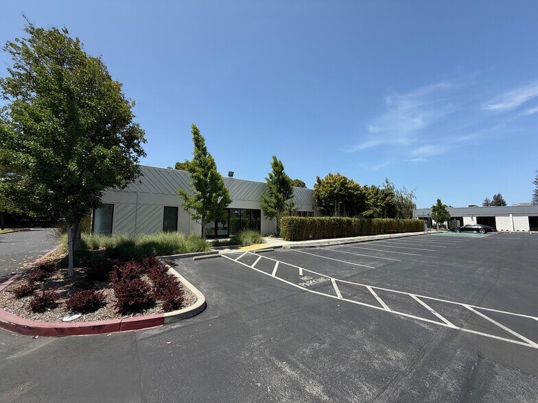 More Photos Of 10161-10181 Bubb Rd, Cupertino Research And Development For Lease