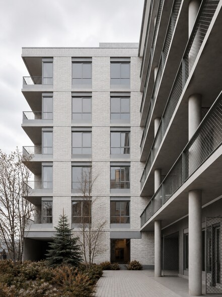 More Photos Of 12000 Rue Lachapelle, Montréal Multifamily For Lease