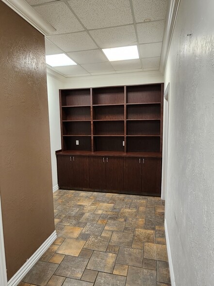 More Photos Of 25245 FM 2978 Rd, Tomball Warehouse For Lease