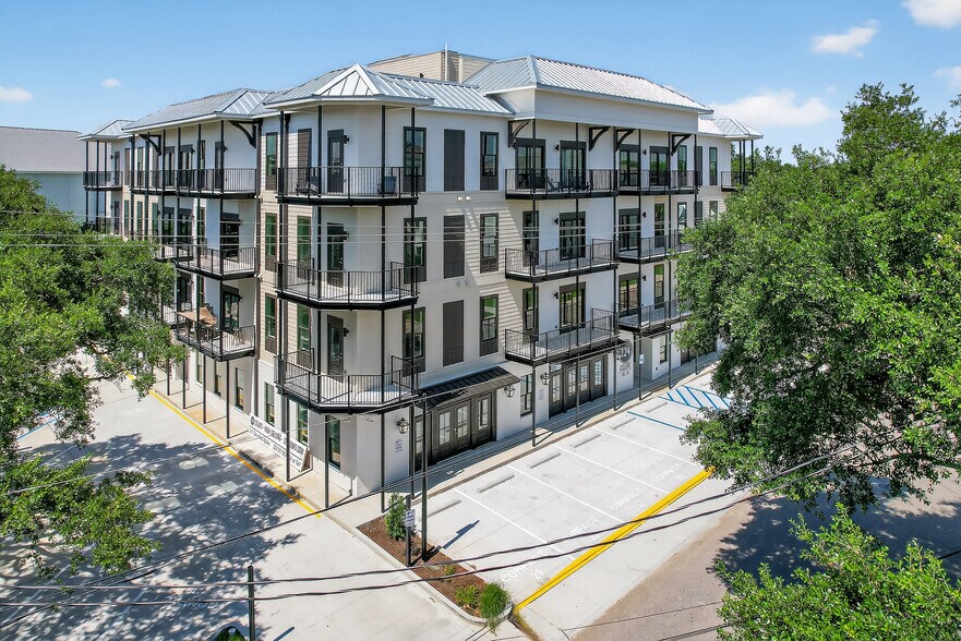 More Photos Of 124 Court St, Bay Saint Louis Office For Sale