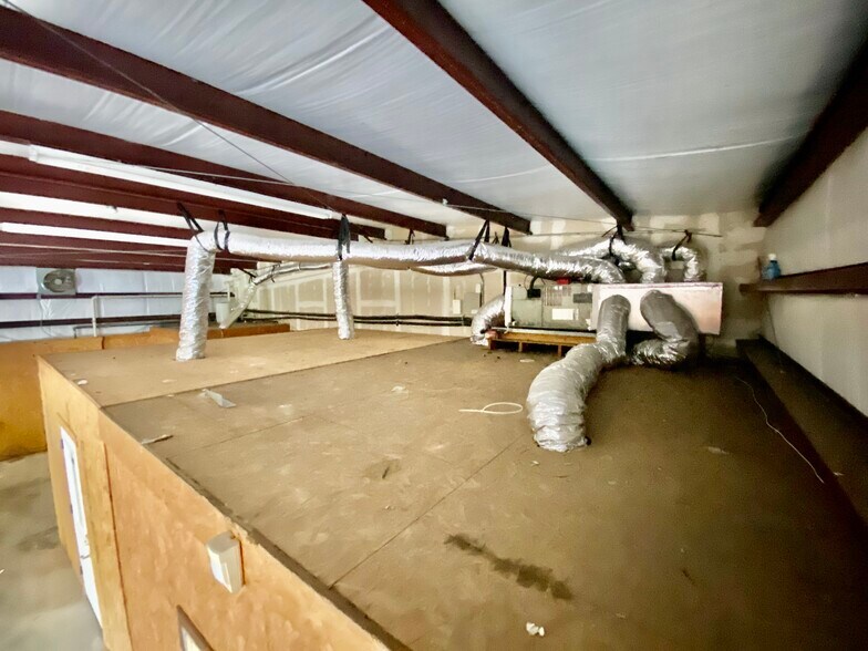 More Photos Of 6556-6560 Westwood Blvd, Beaumont Light Manufacturing For Lease